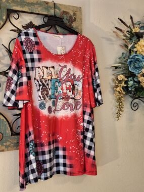 Southern Stitch Women's Red 'All You Need Is Love' Short Sleeve Tee. NWT Size XL
